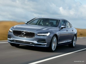 Location Front Quarter Volvo S90 Mussel Blue