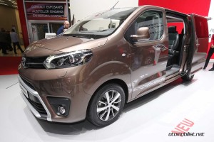 Toyota-Proace-Verso-front-side