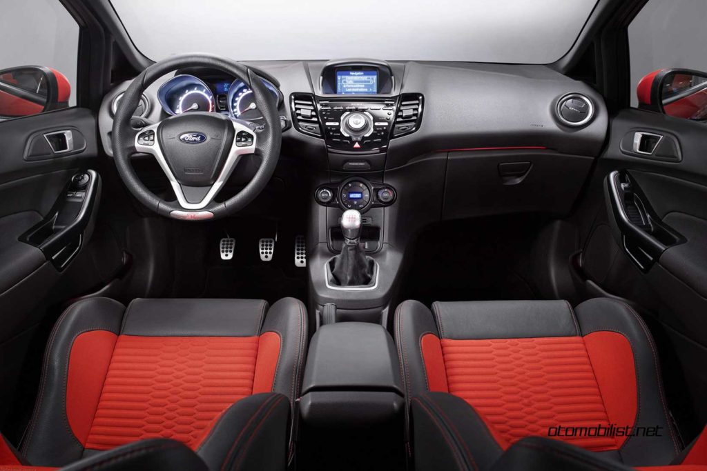 2017-Ford-Fiesta-ST-interior