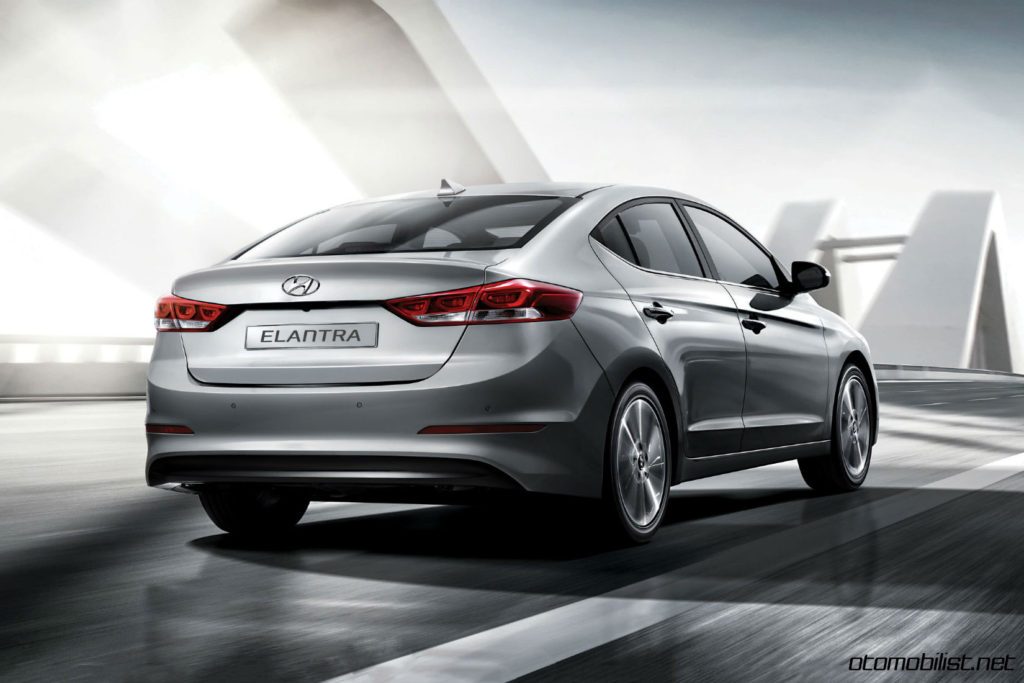 2017-hyundai-elantra-elite-plus-rear-dynamic