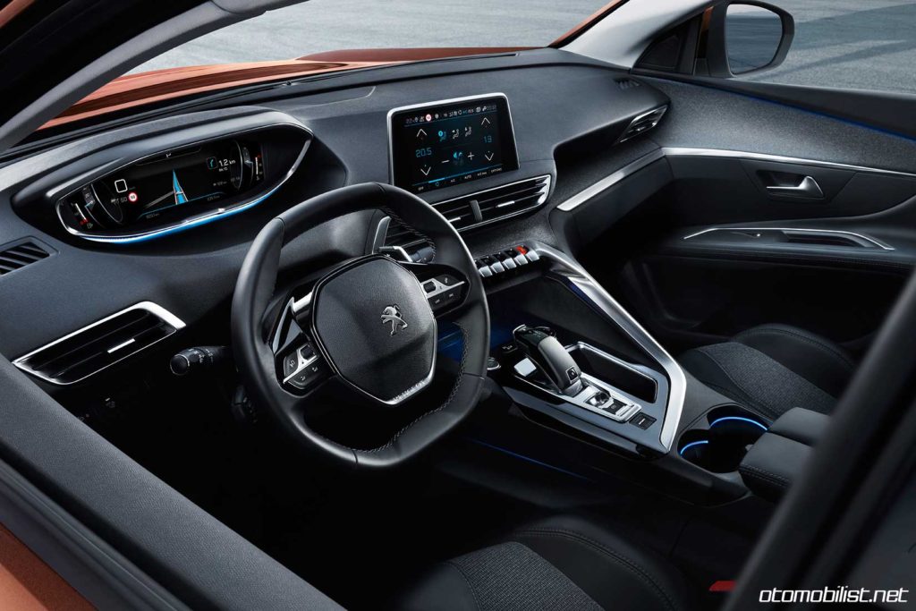 2017-Peugeot-3008-interior
